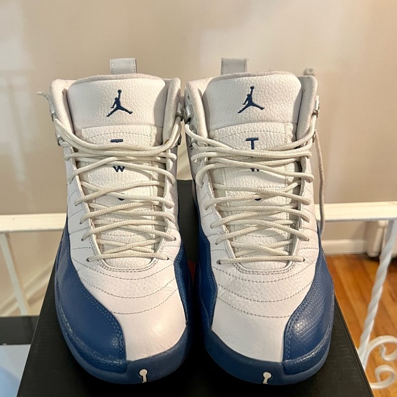 Air Jordan 12 Retro - Picture 2 of 3